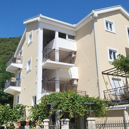Apartmani Mia Sorajic Petrovac Exterior foto