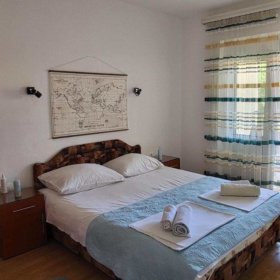 Apartmani Mia Sorajic Petrovac Exterior foto