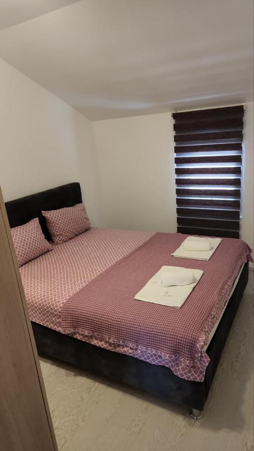 Apartmani Mia Sorajic Petrovac Exterior foto