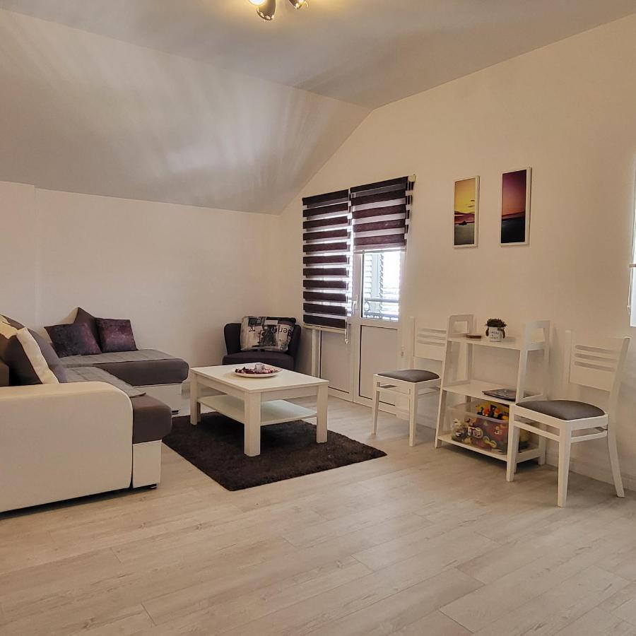 Apartmani Mia Sorajic Petrovac Exterior foto